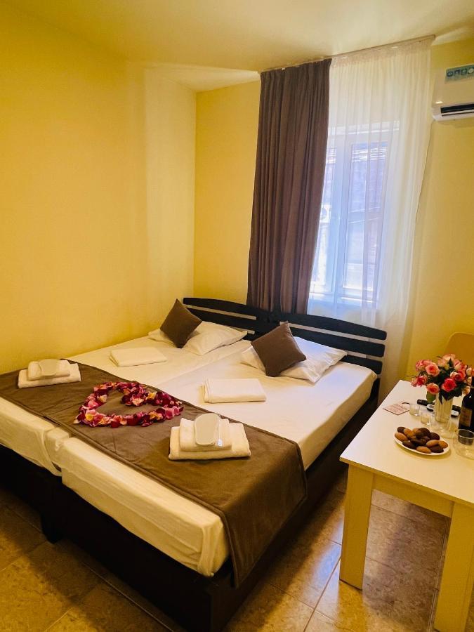 Marnar Hotel Jerevan Exteriör bild