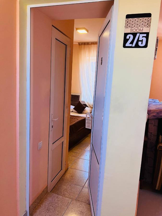 Marnar Hotel Jerevan Exteriör bild