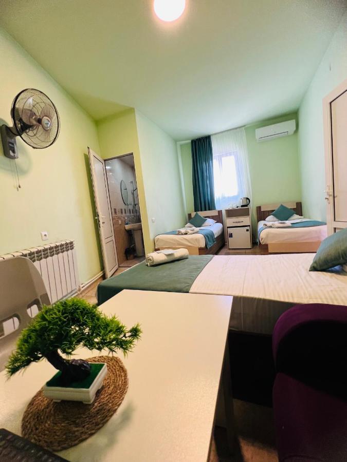 Marnar Hotel Jerevan Exteriör bild