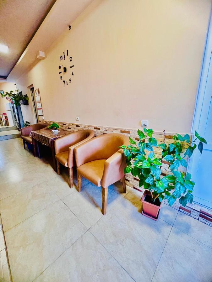 Marnar Hotel Jerevan Exteriör bild