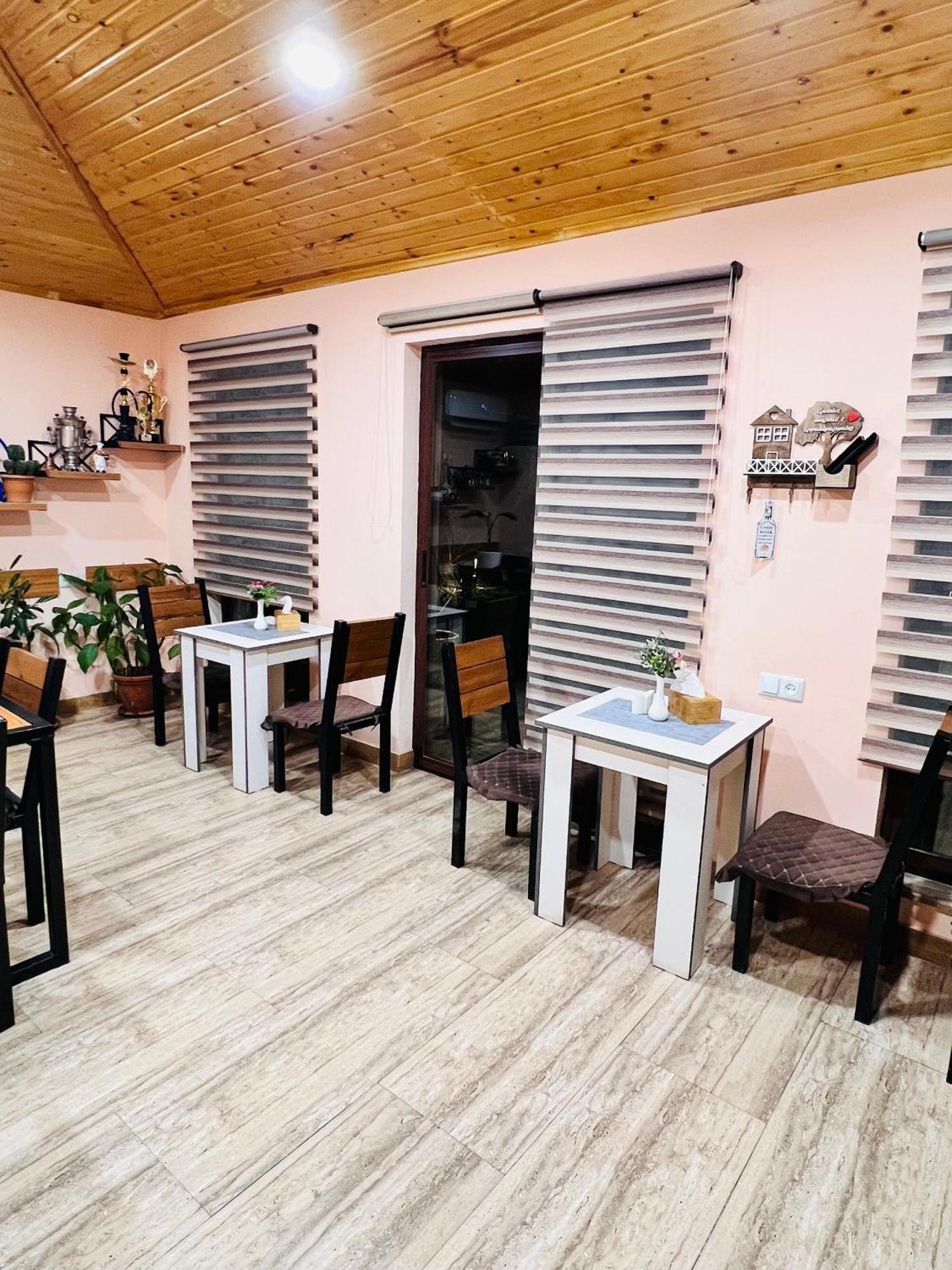 Marnar Hotel Jerevan Exteriör bild