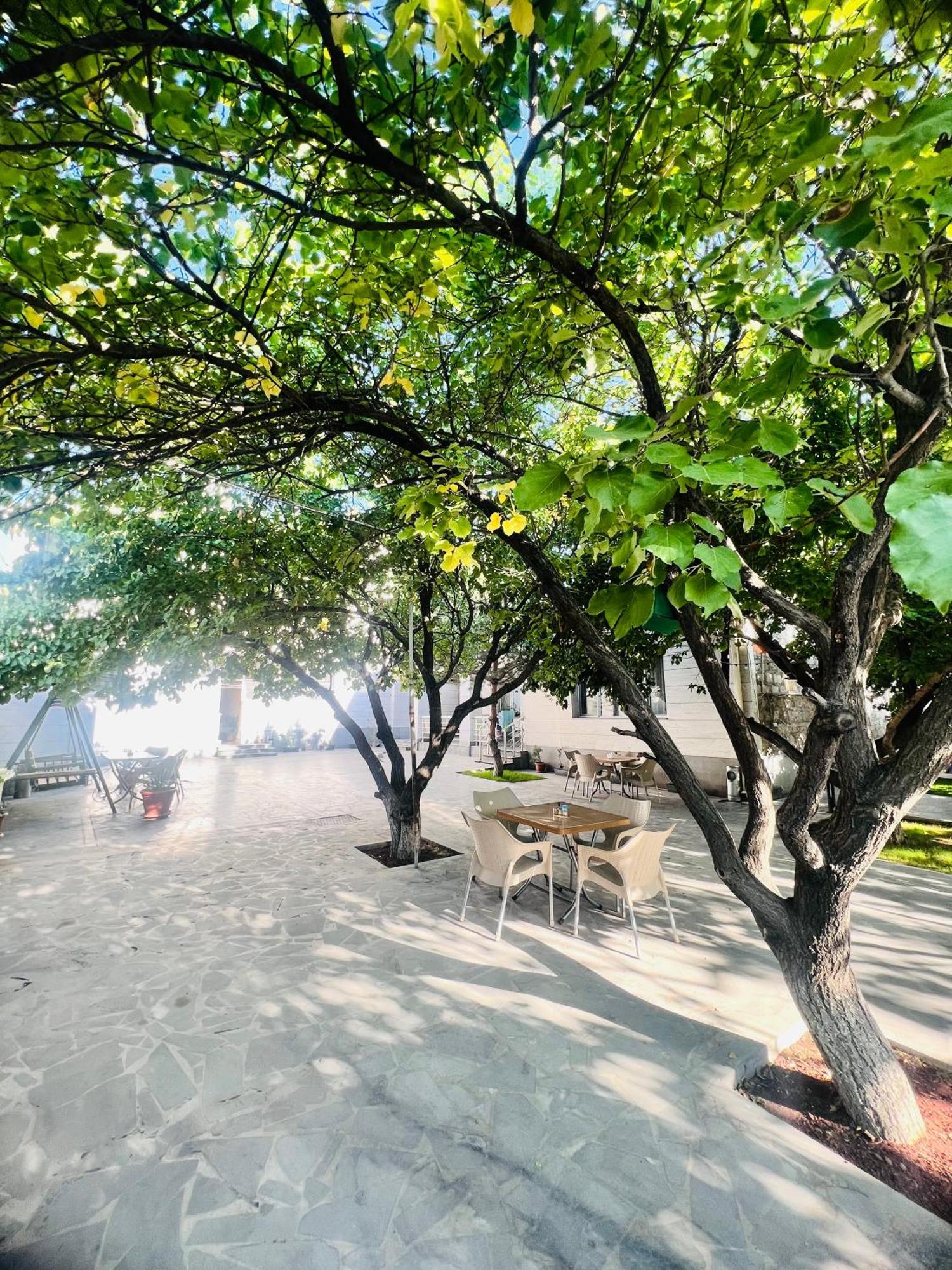 Marnar Hotel Jerevan Exteriör bild