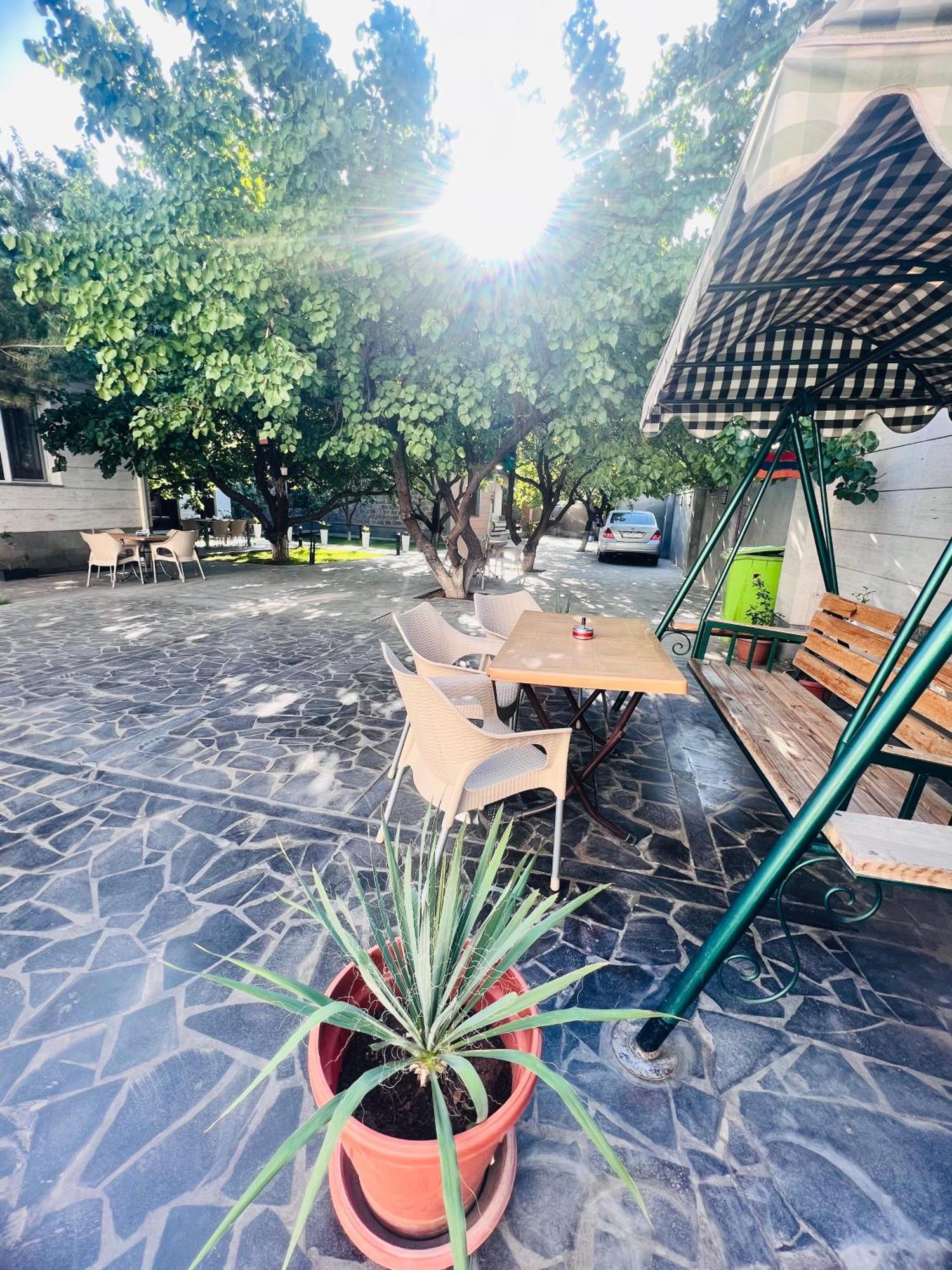 Marnar Hotel Jerevan Exteriör bild