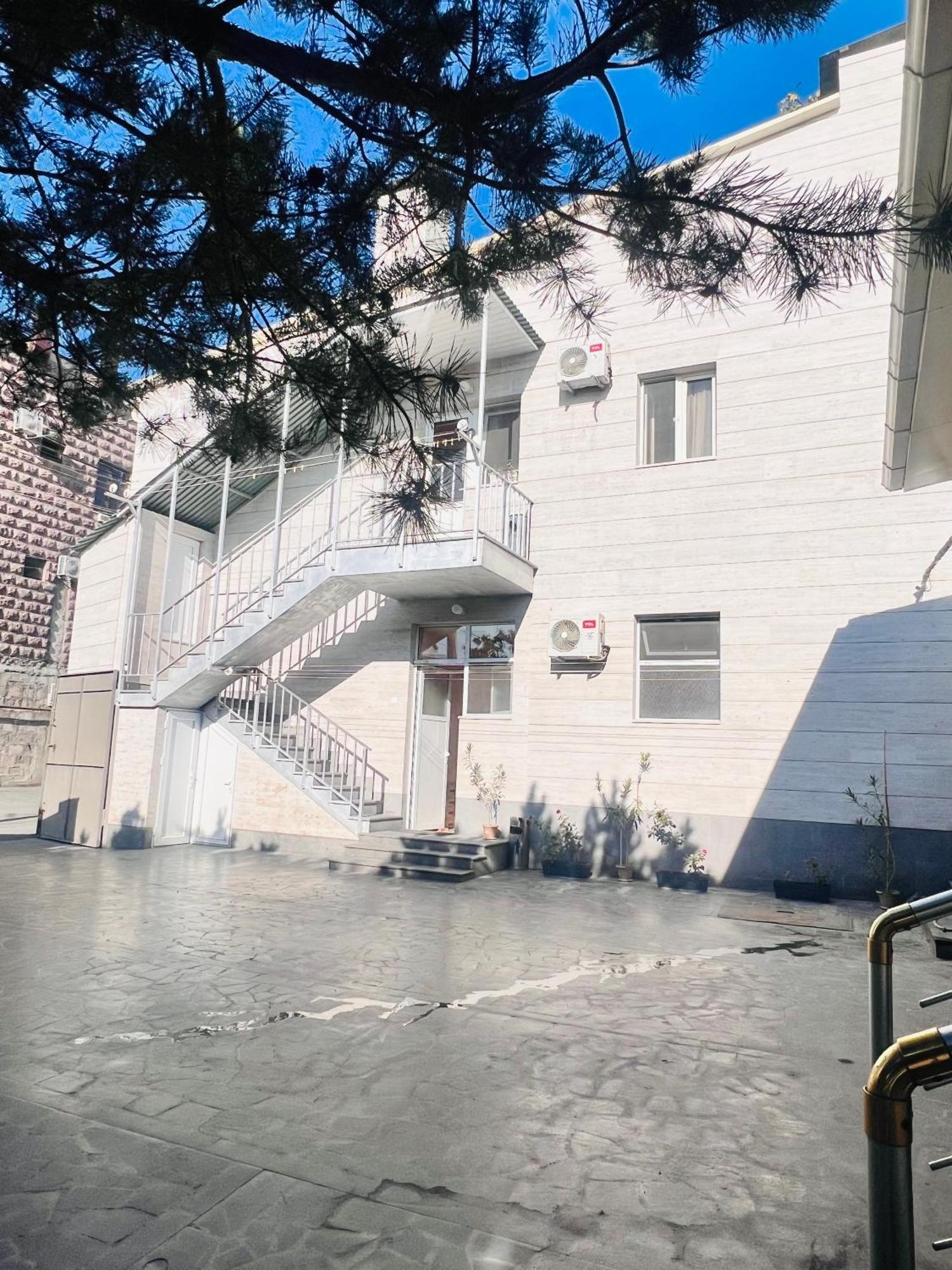 Marnar Hotel Jerevan Exteriör bild