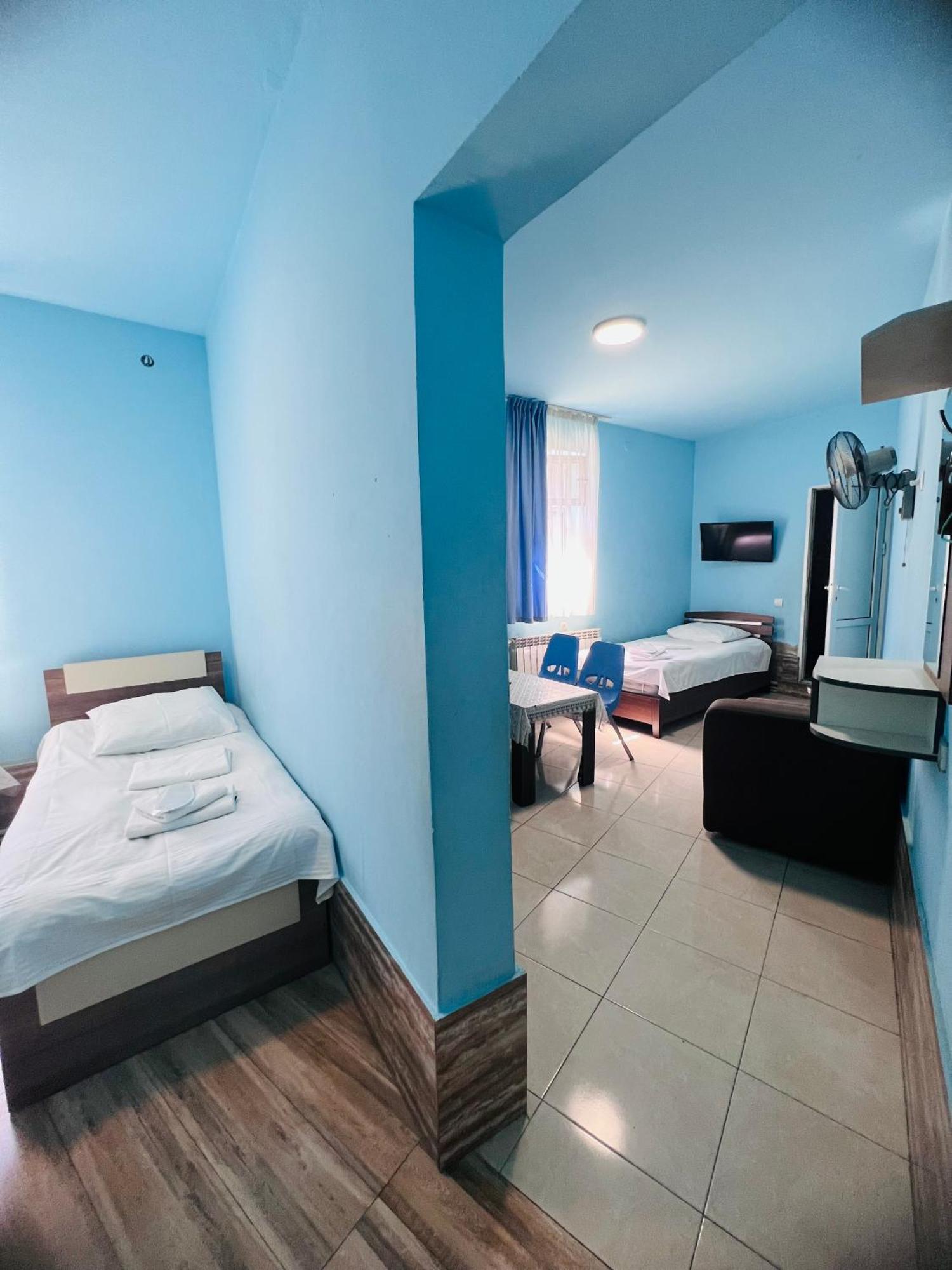 Marnar Hotel Jerevan Exteriör bild