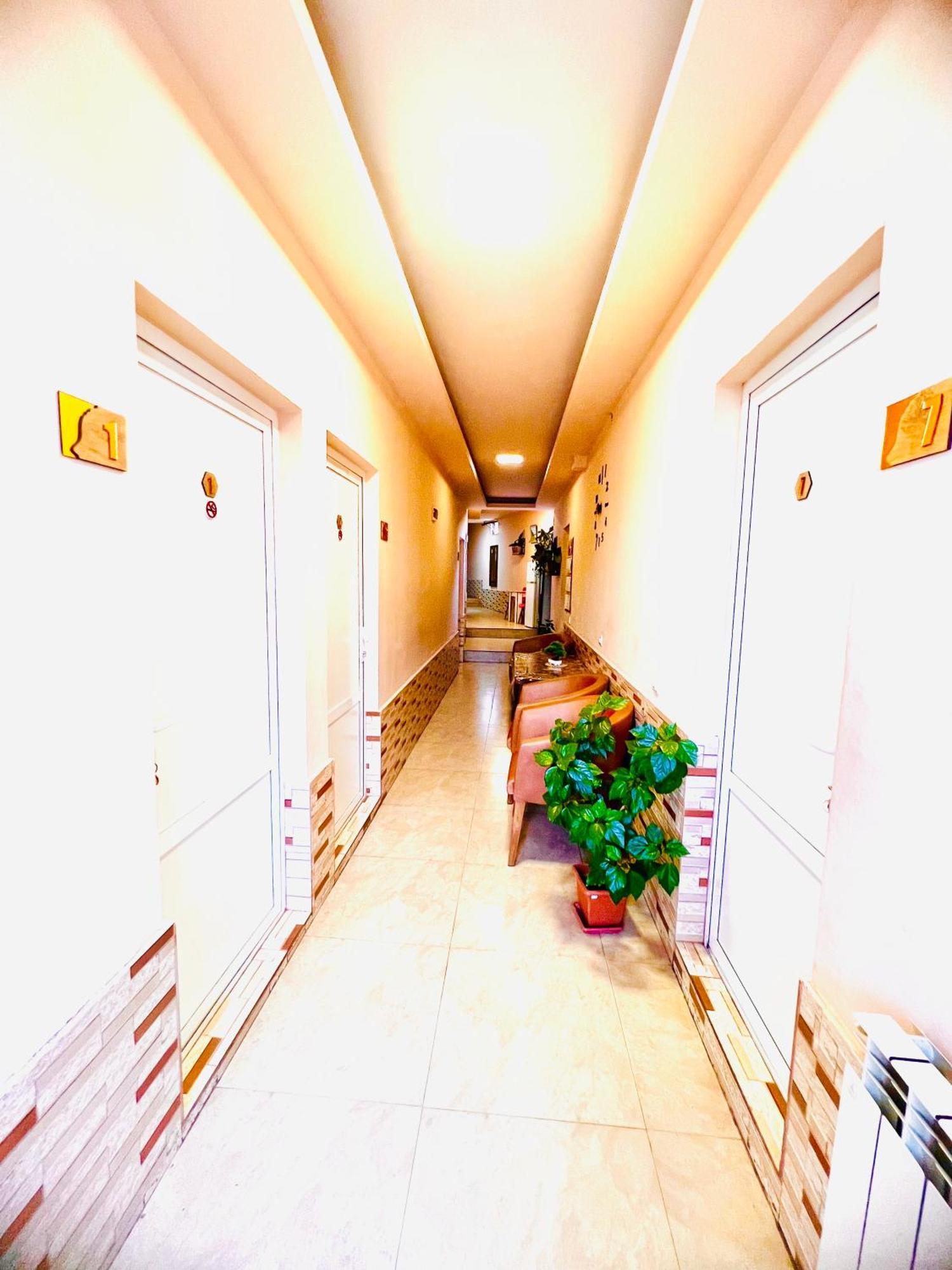 Marnar Hotel Jerevan Exteriör bild