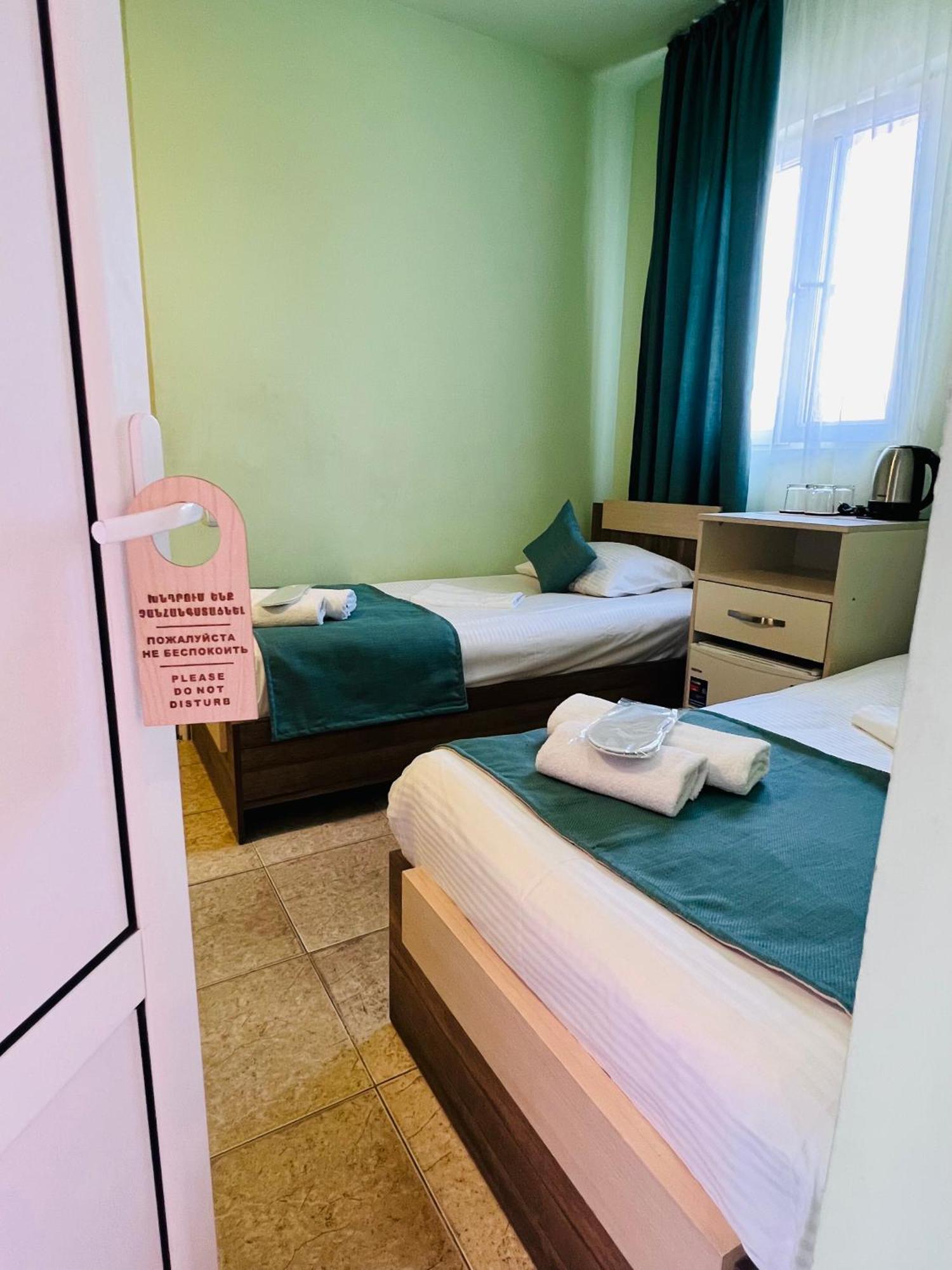 Marnar Hotel Jerevan Exteriör bild