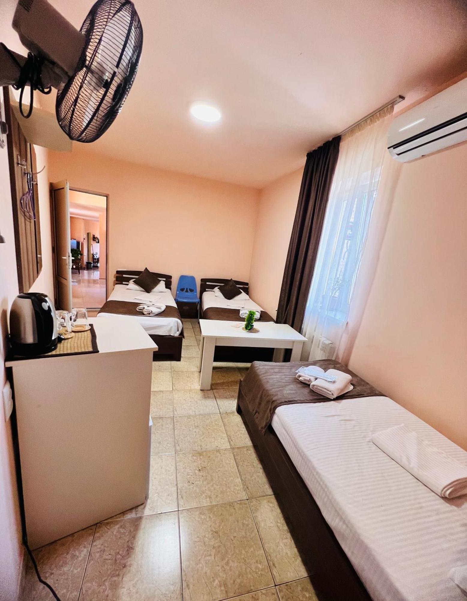 Marnar Hotel Jerevan Exteriör bild