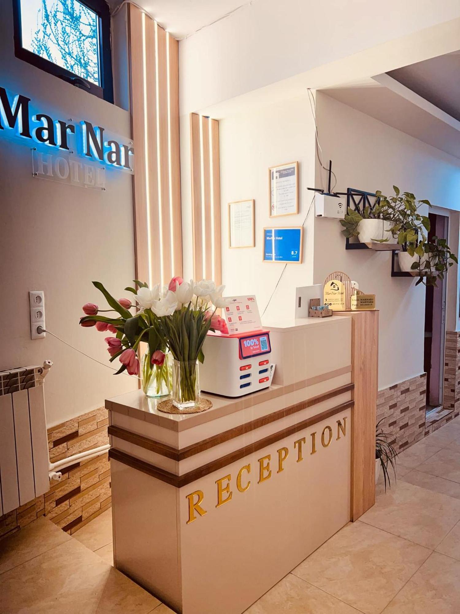 Marnar Hotel Jerevan Exteriör bild